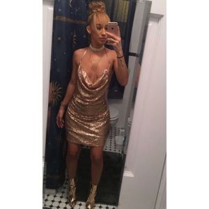 RoseGold backless dress.Silver Back&NeckChain.